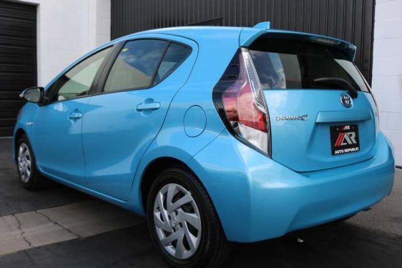 2015 Toyota Prius c Two (image 11)