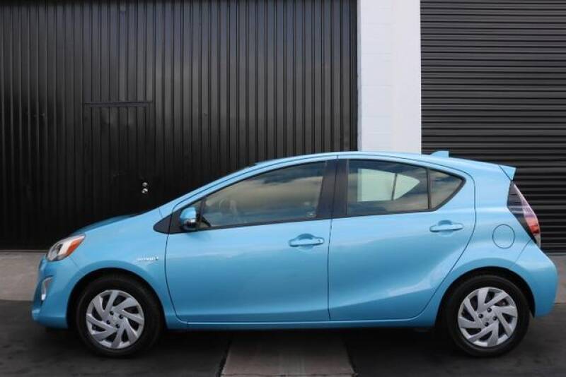 2015 Toyota Prius c Two (image 6)