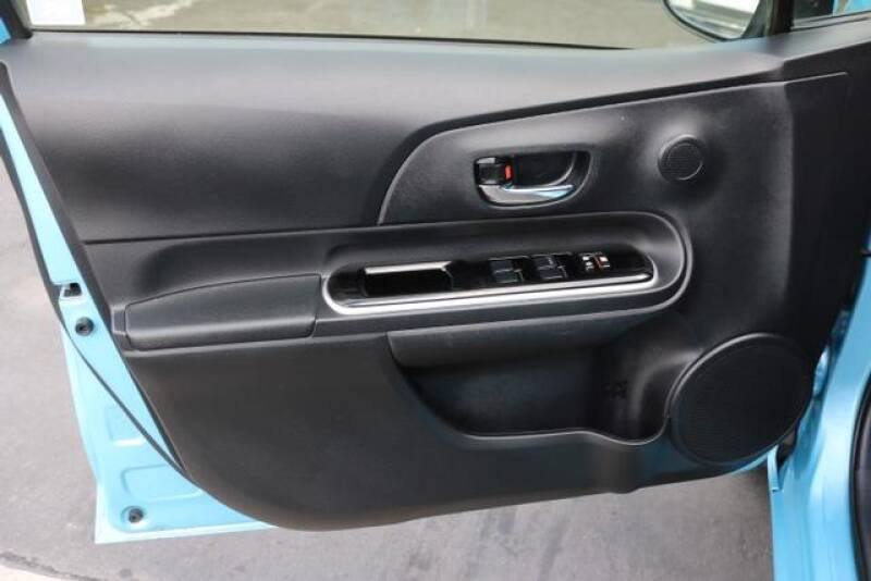 2015 Toyota Prius c Two (image 13)