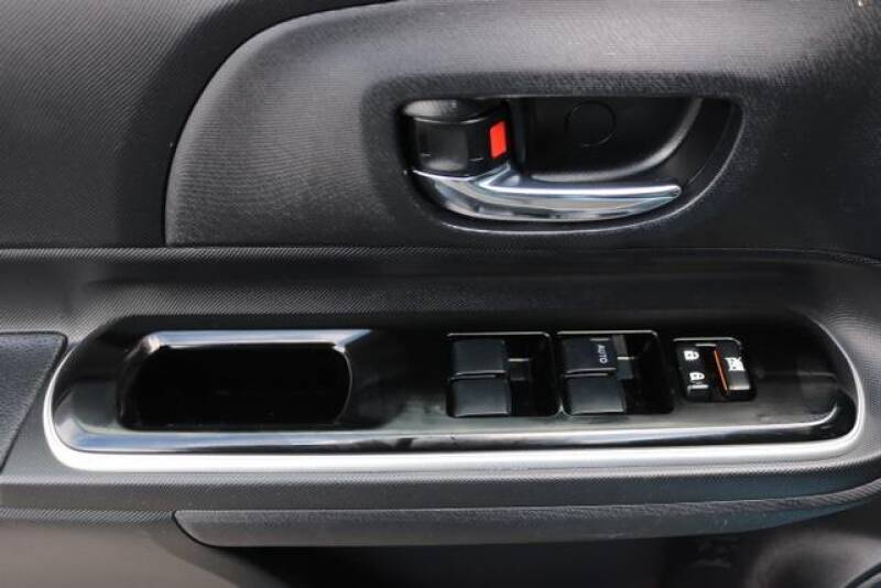 2015 Toyota Prius c Two (image 14)