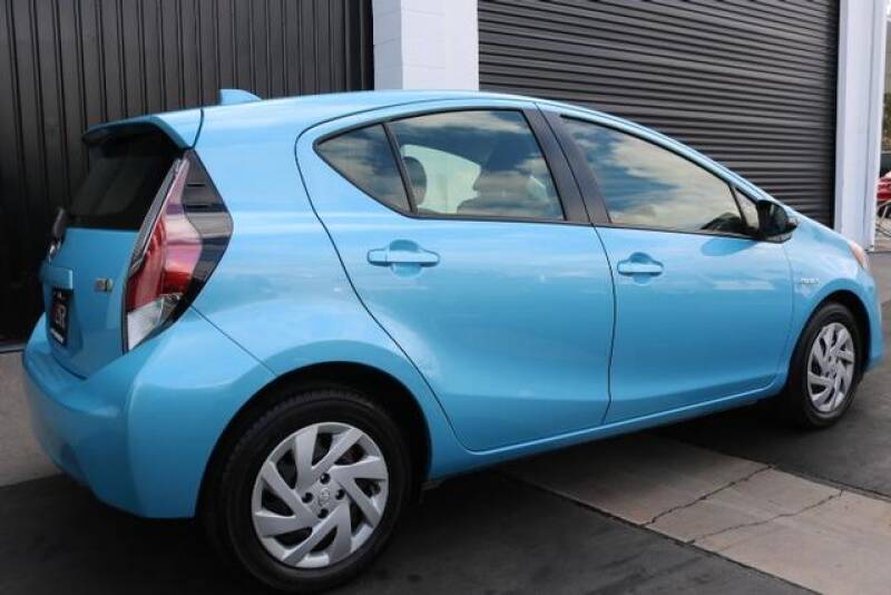 2015 Toyota Prius c Two (image 4)