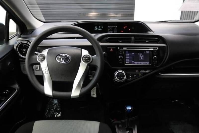 2015 Toyota Prius c Two (image 24)
