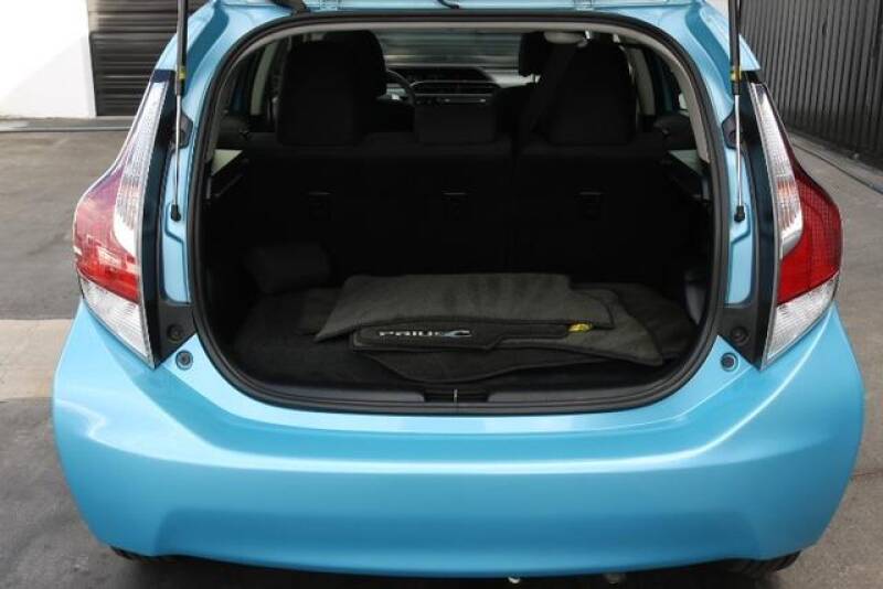 2015 Toyota Prius c Two (image 31)
