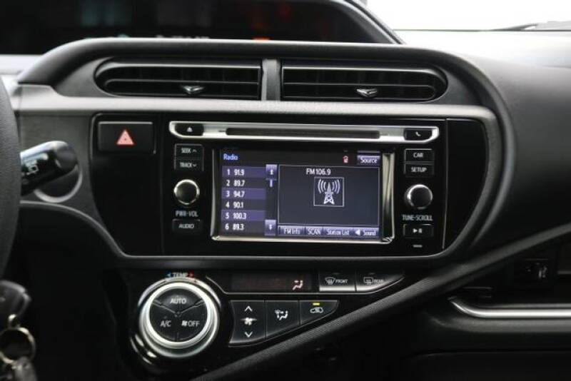 2015 Toyota Prius c Two (image 25)