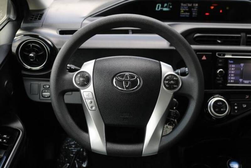 2015 Toyota Prius c Two (image 27)
