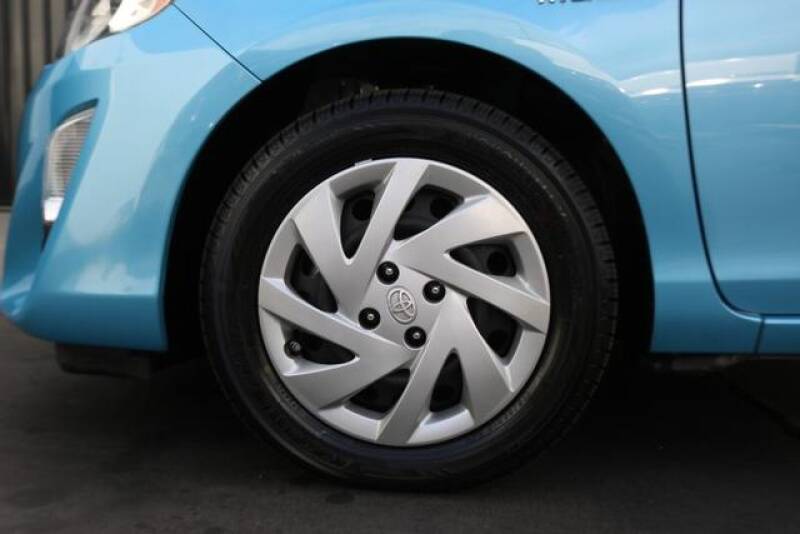 2015 Toyota Prius c Two (image 33)