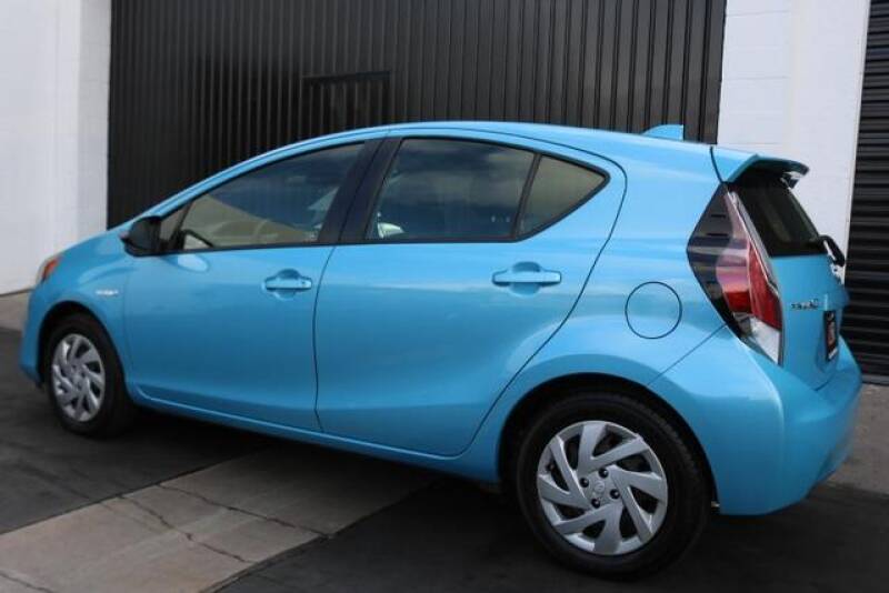 2015 Toyota Prius c Two (image 10)