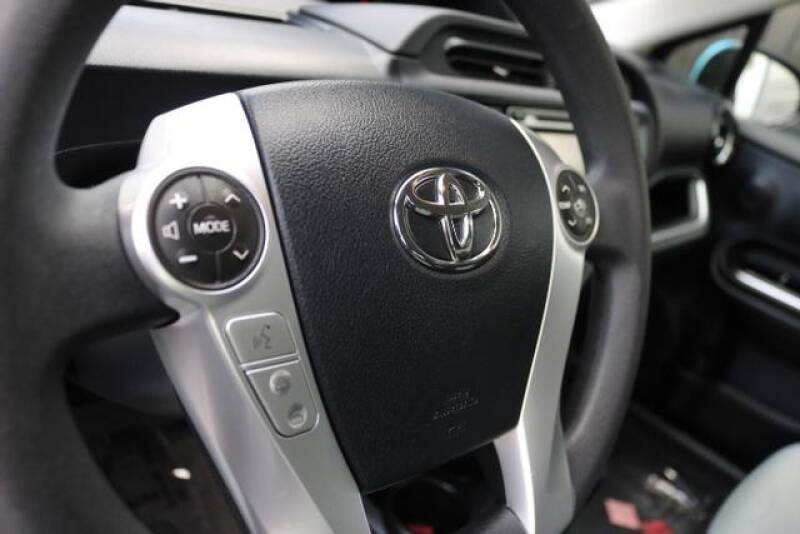 2015 Toyota Prius c Two (image 18)