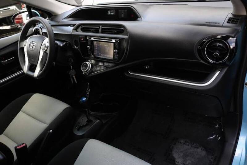 2015 Toyota Prius c Two (image 20)