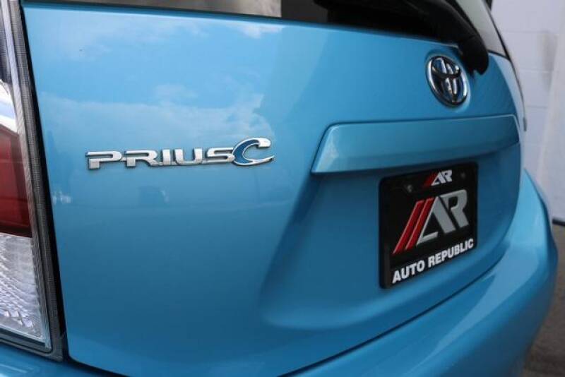 2015 Toyota Prius c Two (image 32)