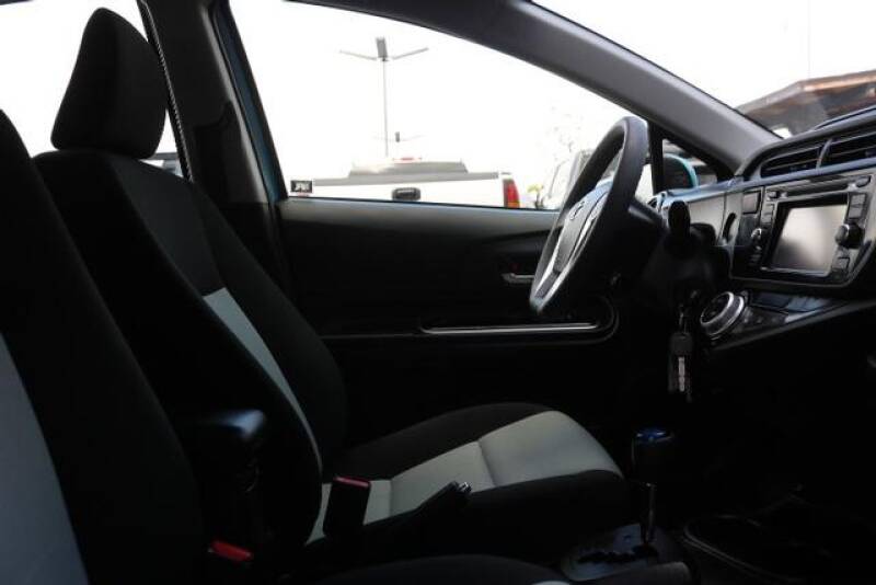 2015 Toyota Prius c Two (image 21)