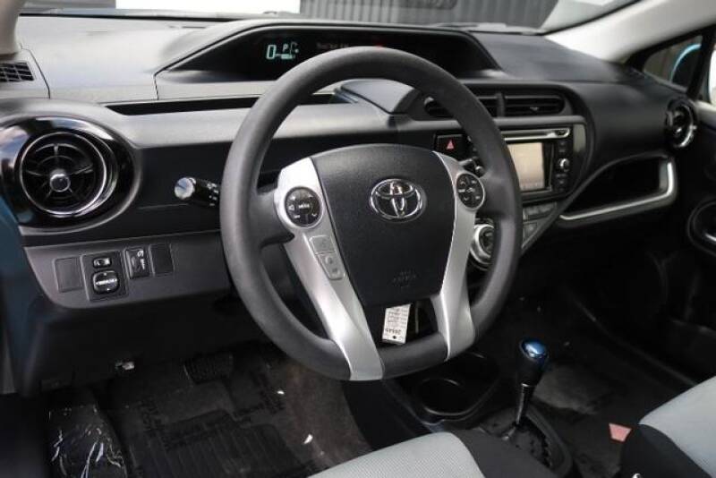 2015 Toyota Prius c Two (image 17)