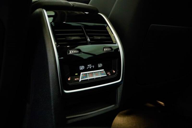 2020 BMW X7 xDrive40i (image 33)