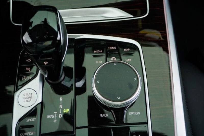 2020 BMW X7 xDrive40i (image 21)