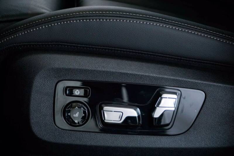 2020 BMW X7 xDrive40i (image 25)
