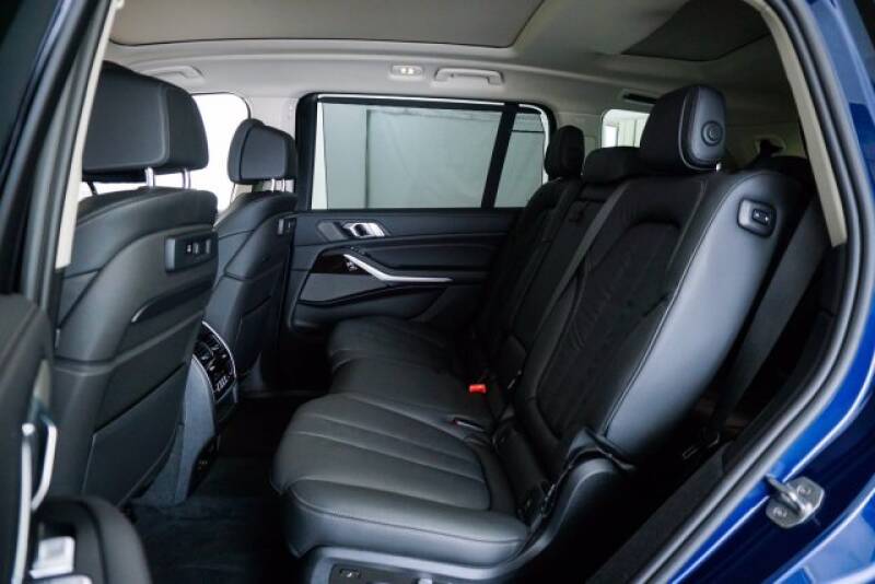 2020 BMW X7 xDrive40i (image 30)