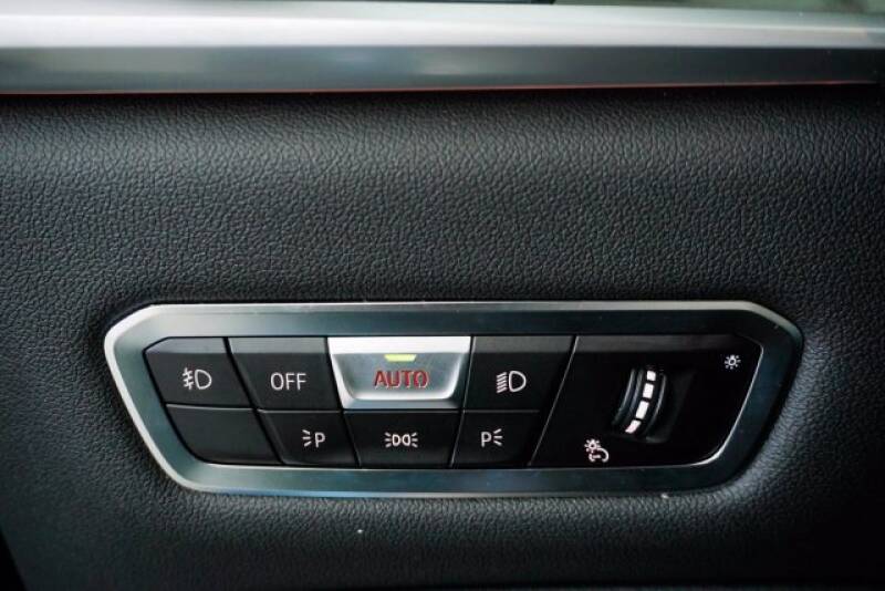 2020 BMW X7 xDrive40i (image 23)