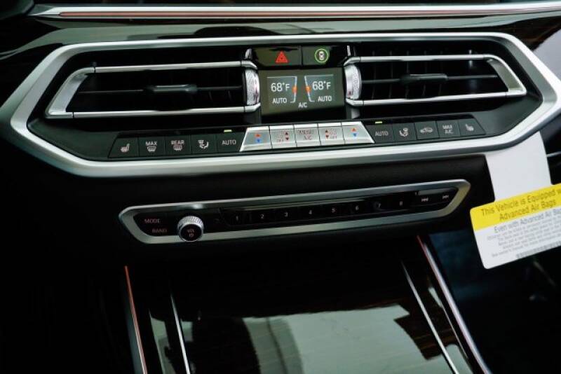 2020 BMW X7 xDrive40i (image 18)