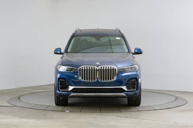 2020 BMW X7 xDrive40i (image 8)