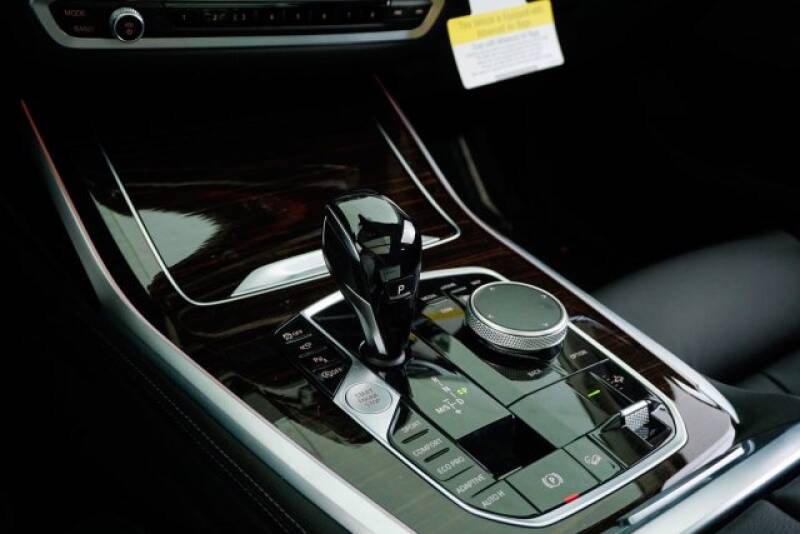 2020 BMW X7 xDrive40i (image 19)
