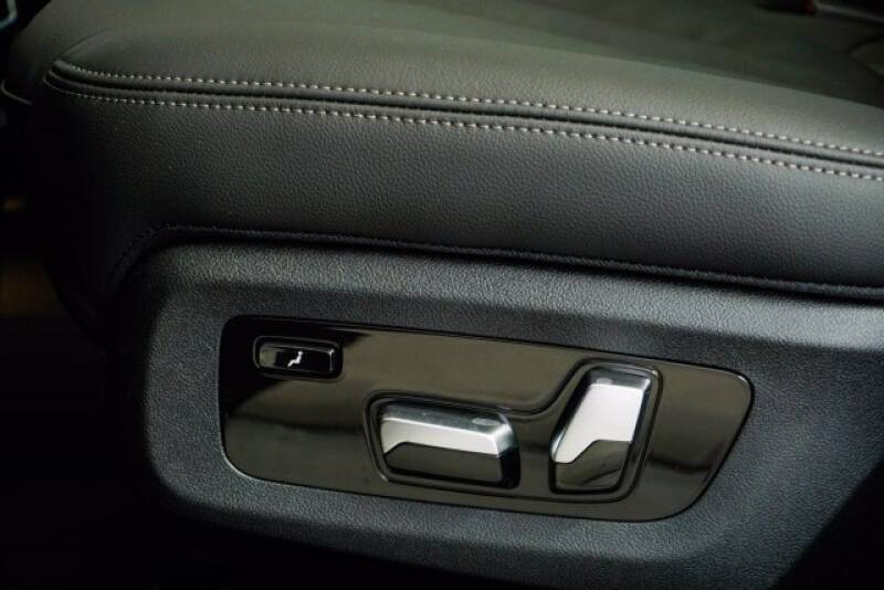 2020 BMW X7 xDrive40i (image 31)