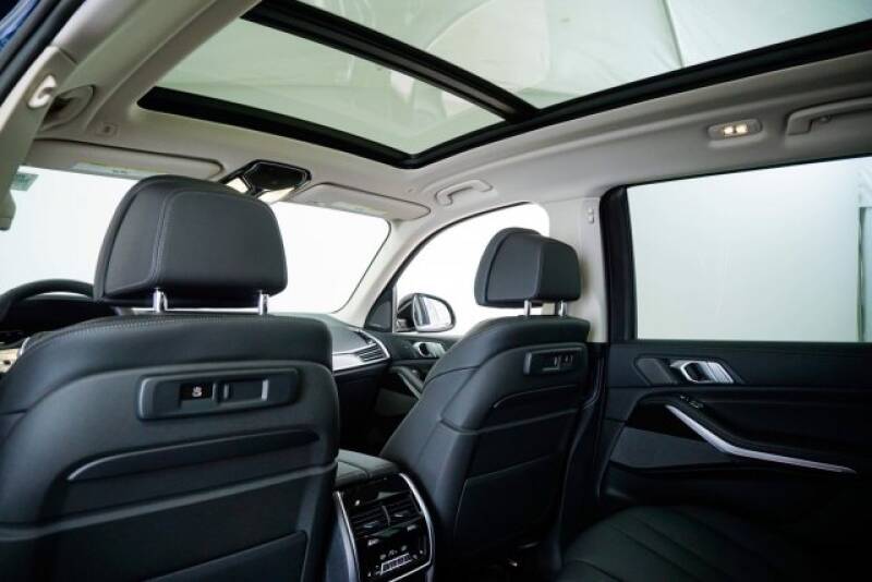 2020 BMW X7 xDrive40i (image 32)