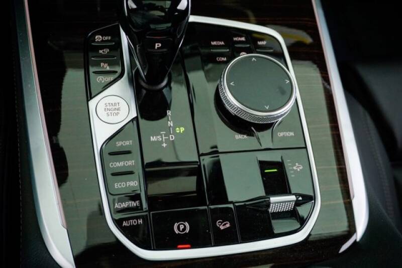 2020 BMW X7 xDrive40i (image 20)