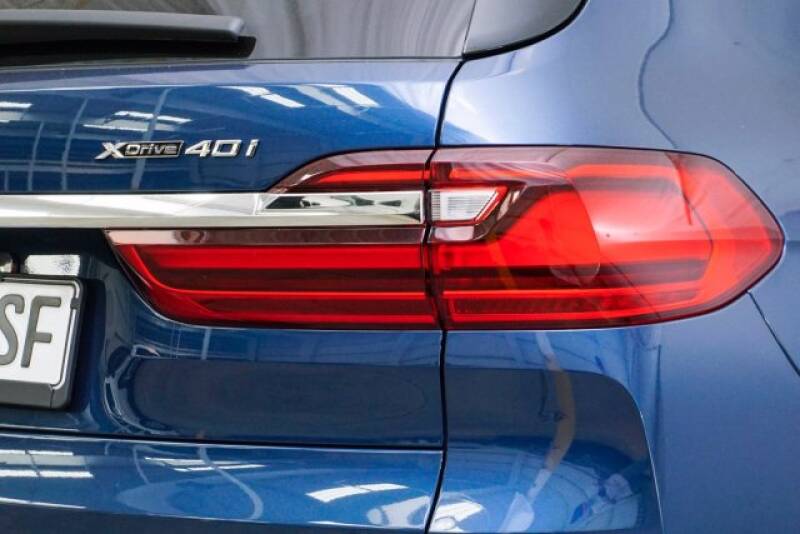 2020 BMW X7 xDrive40i (image 49)