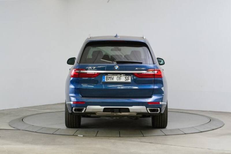 2020 BMW X7 xDrive40i (image 4)
