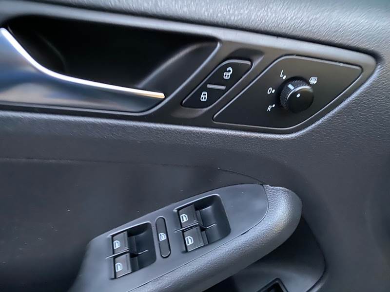 2011 Volkswagen Jetta (image 20)