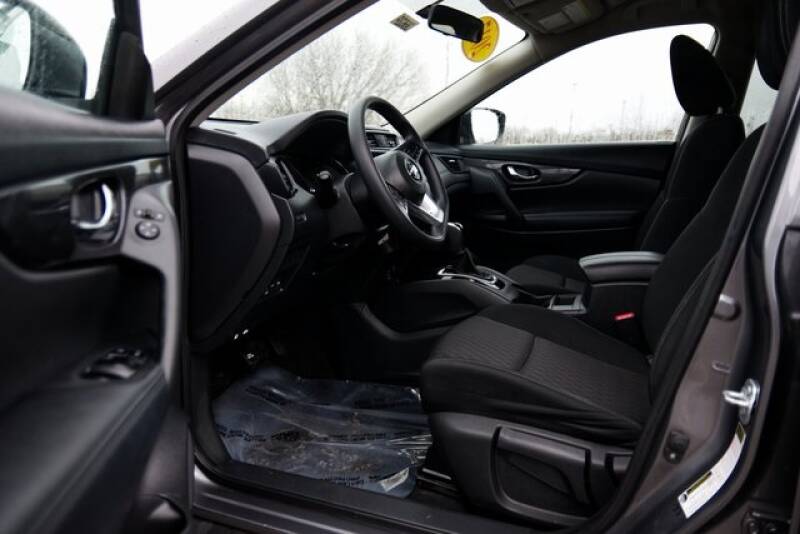 2017 Nissan Rogue (image 9)