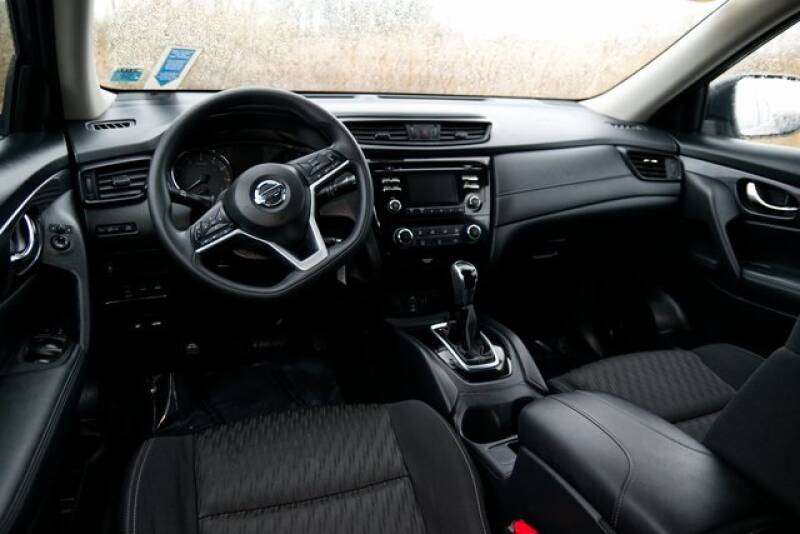 2017 Nissan Rogue (image 10)
