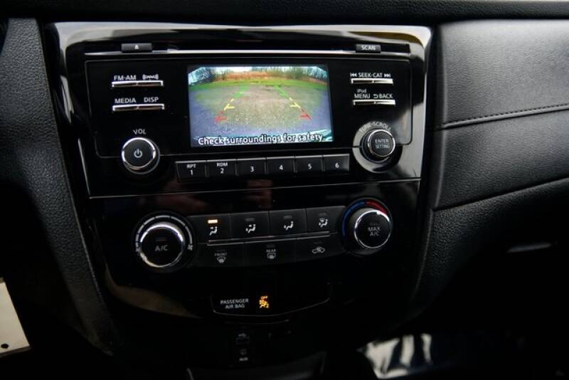 2017 Nissan Rogue (image 15)