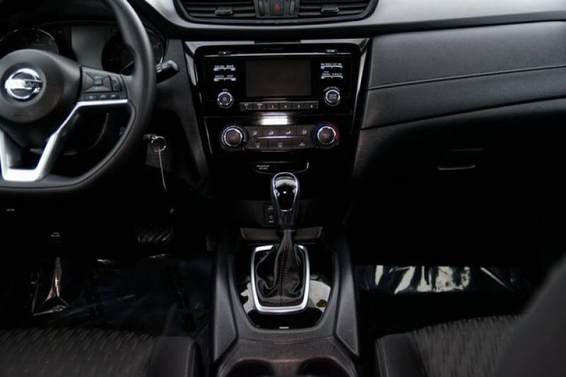 2017 Nissan Rogue (image 13)