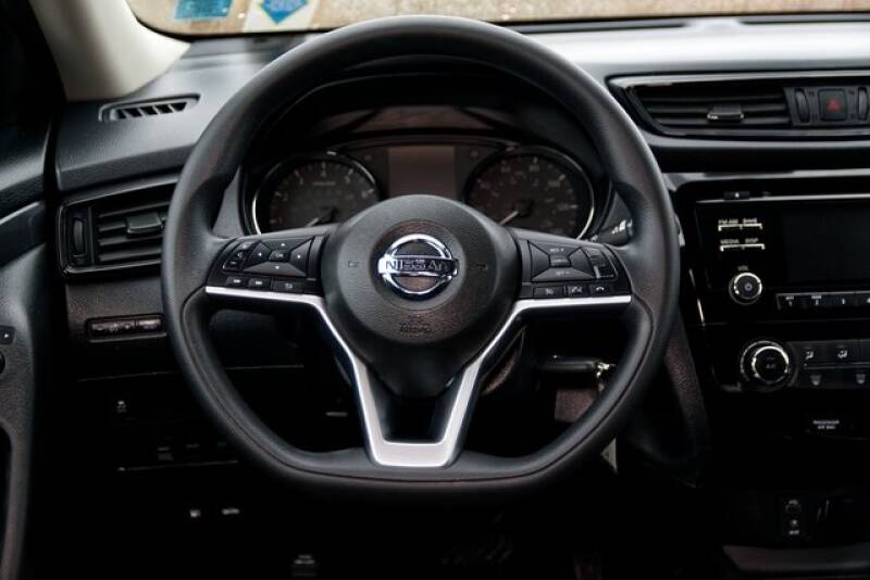 2017 Nissan Rogue (image 11)