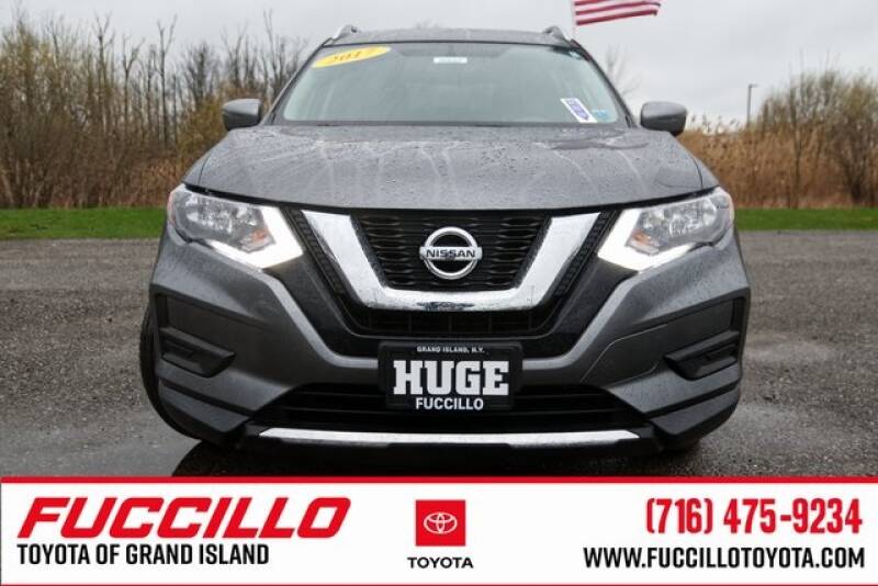 2017 Nissan Rogue (image 1)