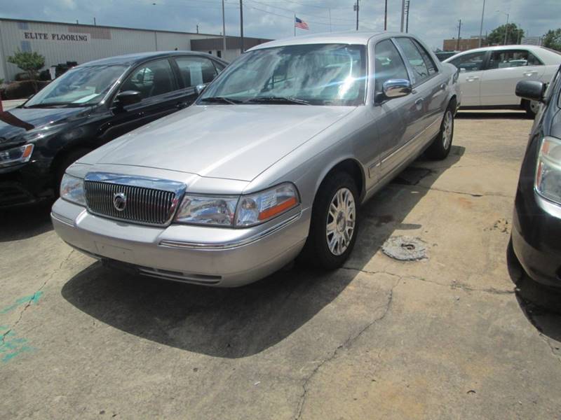 2005 Mercury Grand Marquis for sale at DOWNTOWN MOTORS in Macon GA