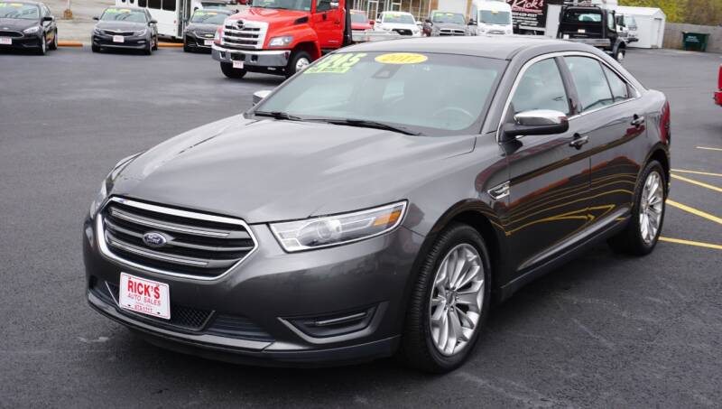 Ford taurus 2017