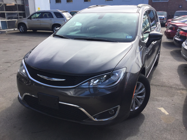 2017 Chrysler Pacifica for sale at Olsi Auto Sales in Worcester MA