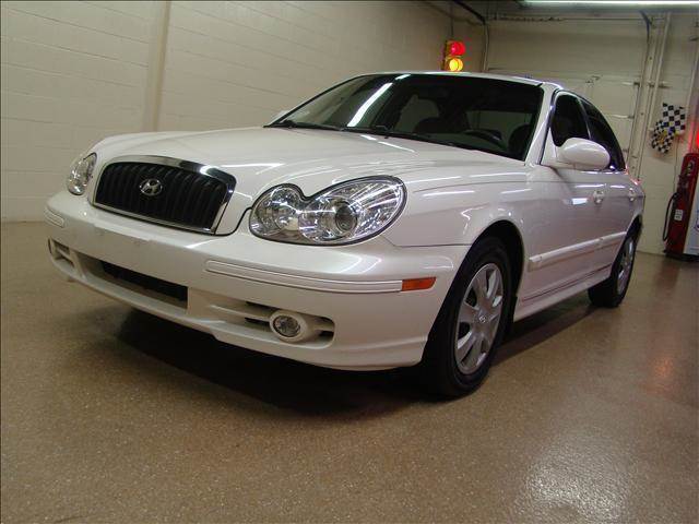 2004 Hyundai Sonata for sale at Luxury Auto Finder in Batavia IL