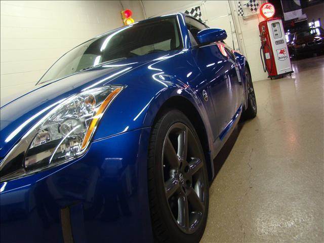 2005 Nissan 350Z for sale at Luxury Auto Finder in Batavia IL