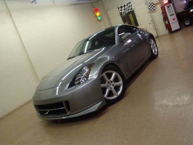 2006 Nissan 350Z for sale at Luxury Auto Finder in Batavia IL