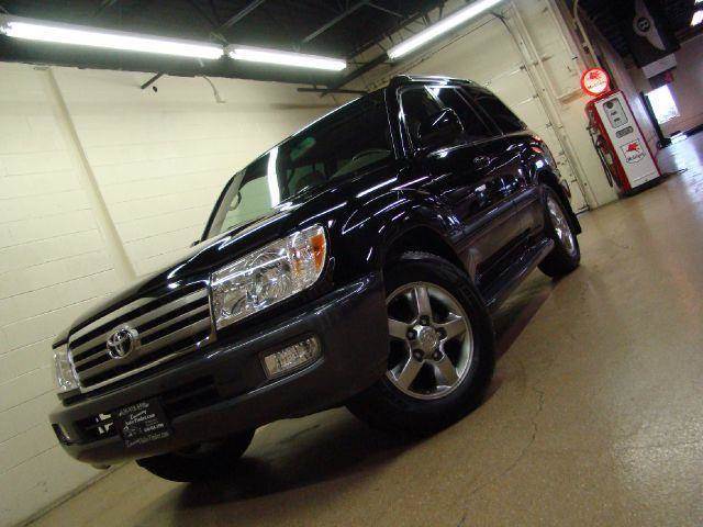 2006 Toyota Land Cruiser for sale at Luxury Auto Finder in Batavia IL