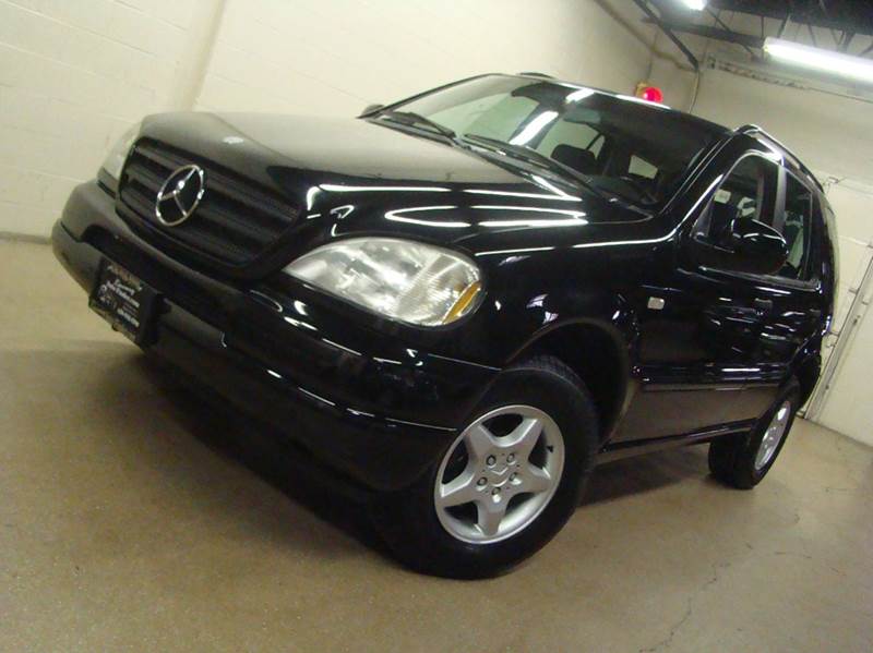 2000 Mercedes-Benz M-Class for sale at Luxury Auto Finder in Batavia IL