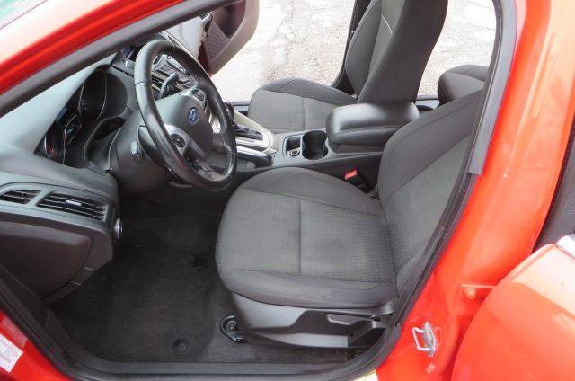 2012 Ford Focus SEL (image 12)