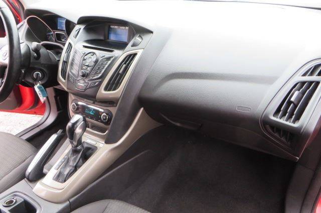 2012 Ford Focus SEL (image 24)