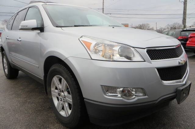 2012 Chevrolet Traverse LT (image 2)