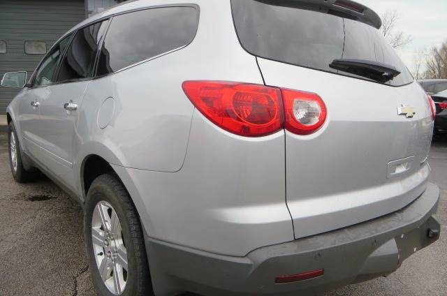 2012 Chevrolet Traverse LT (image 4)