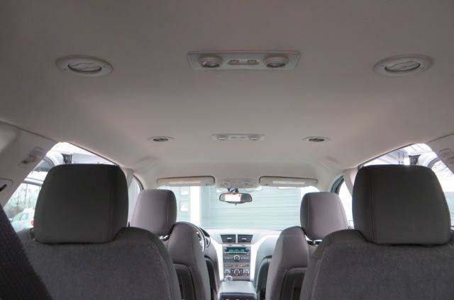2012 Chevrolet Traverse LT (image 17)