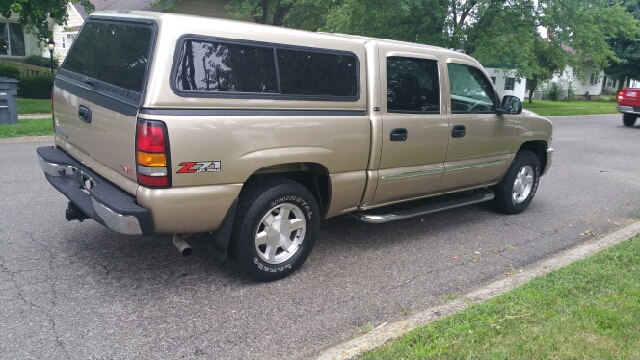 2004 GMC Sierra 1500 for sale at Clarks Auto Sales in Connersville IN